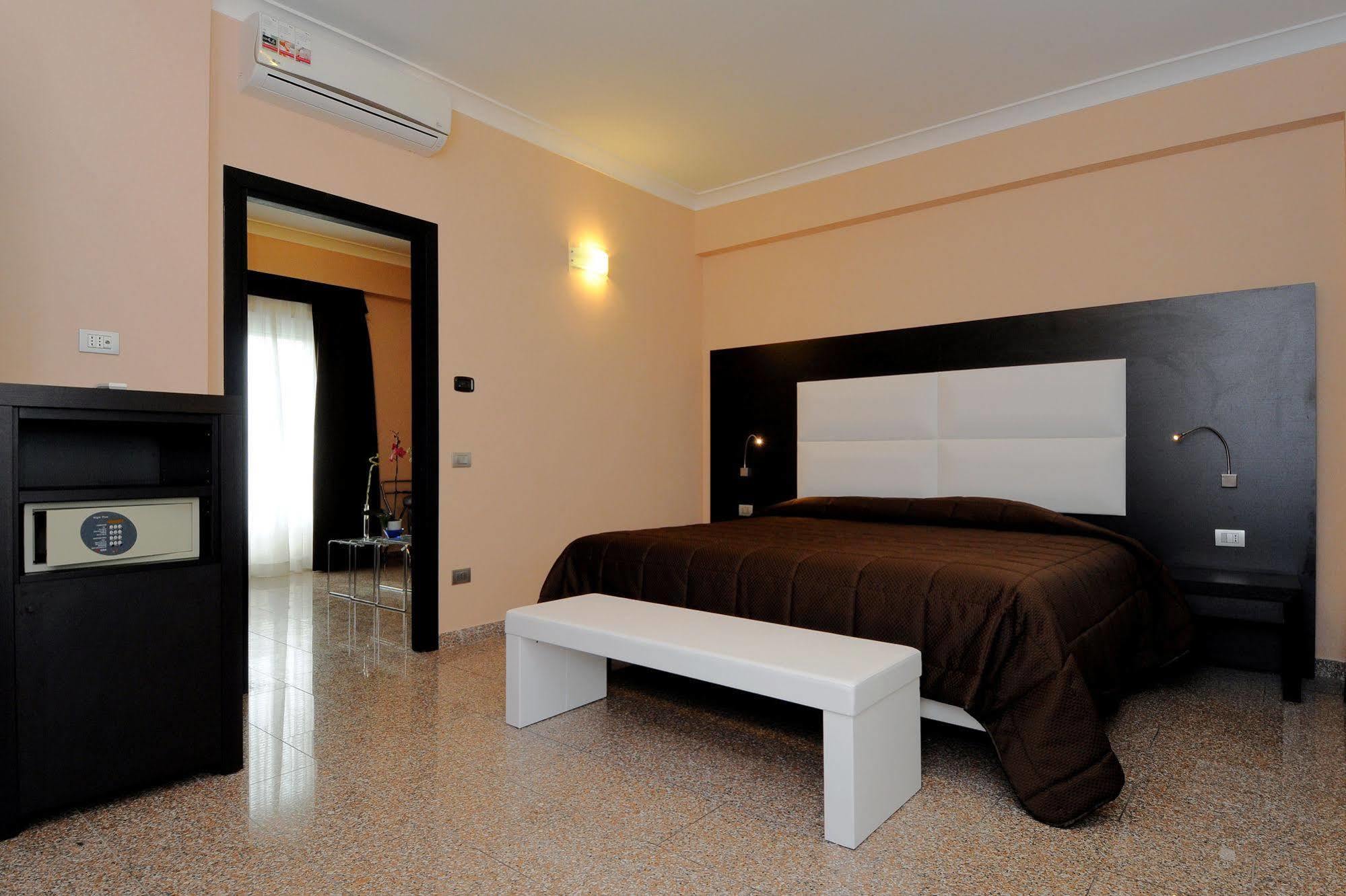 Eh Suites Rome Airport Euro House Hotels Fiumicino Exterior photo