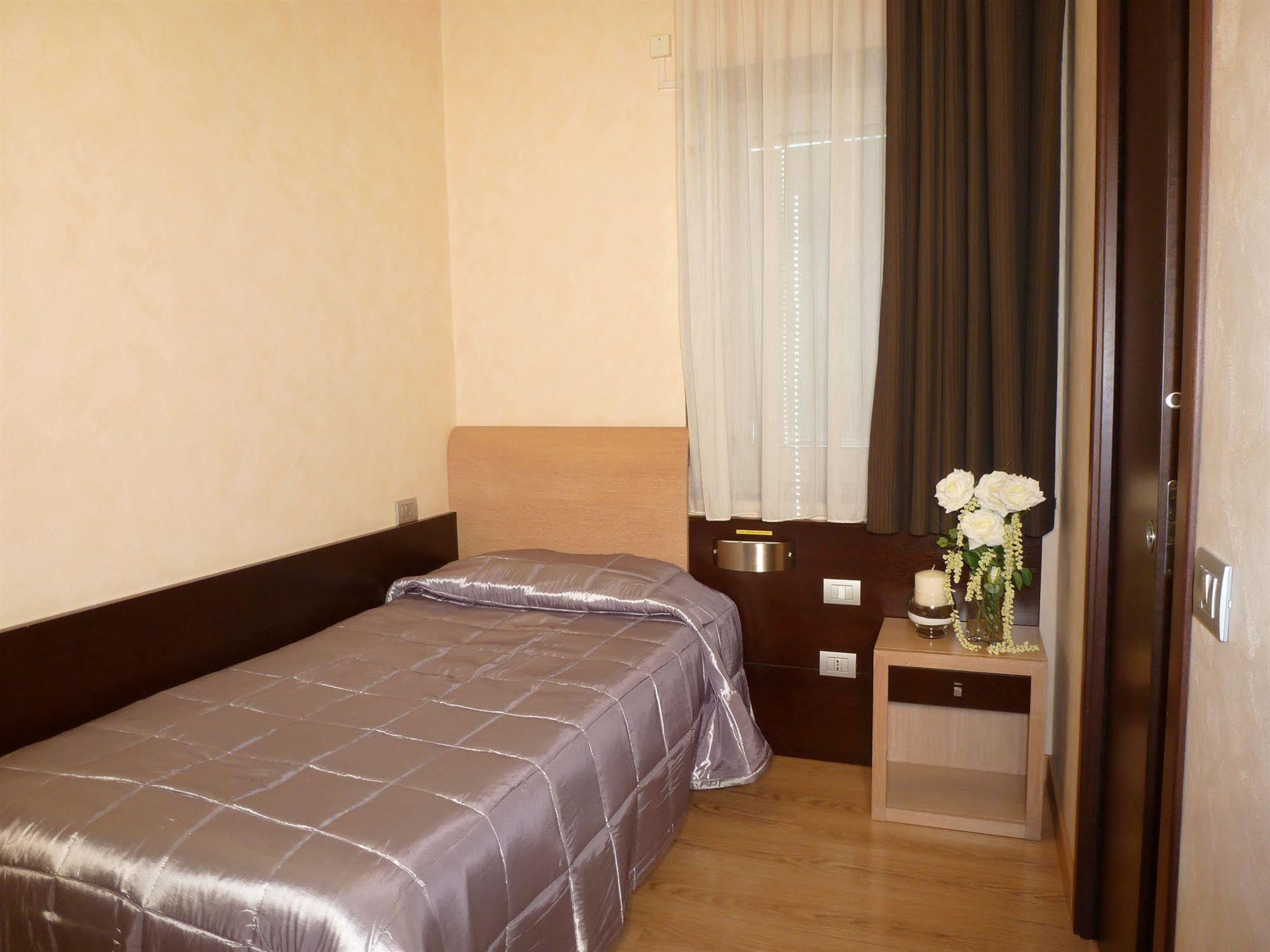 Eh Suites Rome Airport Euro House Hotels Fiumicino Exterior photo