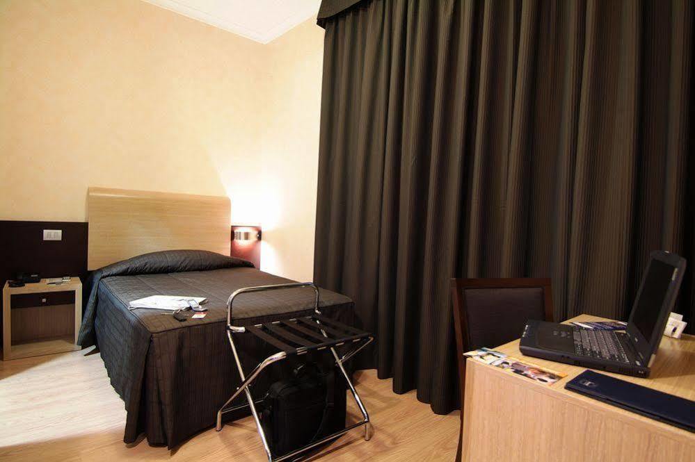 Eh Suites Rome Airport Euro House Hotels Fiumicino Exterior photo